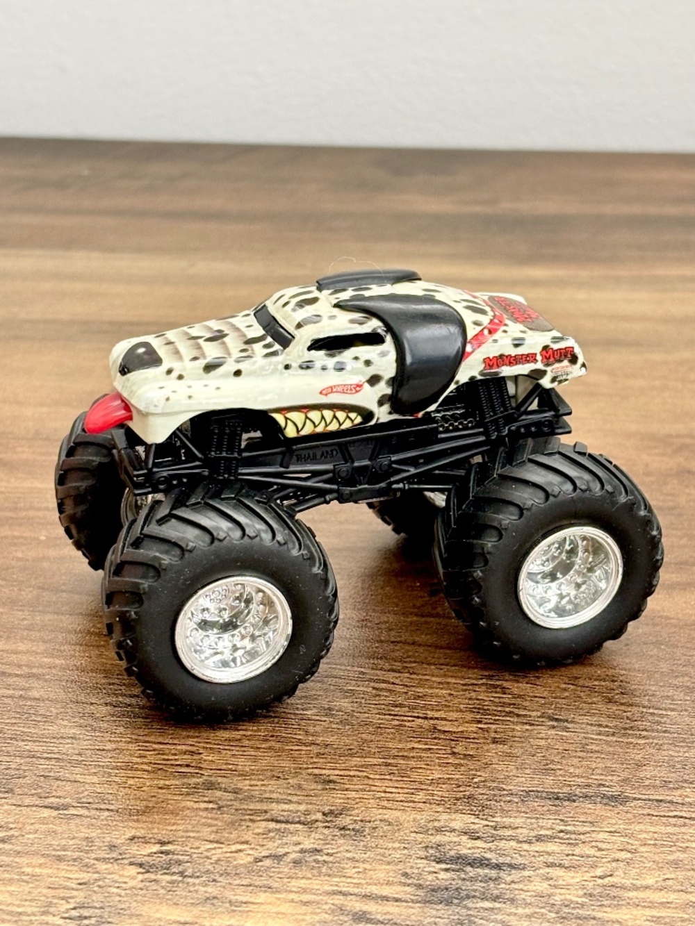 Monster Jam Monster Mutt Dalmatian Dog Truck Die Cast Silver Tires Hot Wheels